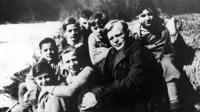 Bonhoeffer, Neighboring, and Doing Life Together
